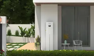 Nowoczesny dom z zielenią i bankiem energii 5kW, który zapewnia niezależność energetyczną.