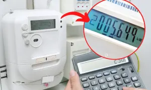 Kalkulator pokazuje odczyt licznika energii elektrycznej, który może być użyty do analizy zużycia prądu. Kody obis pomagają w identyfikacji i śledzeniu danych.
