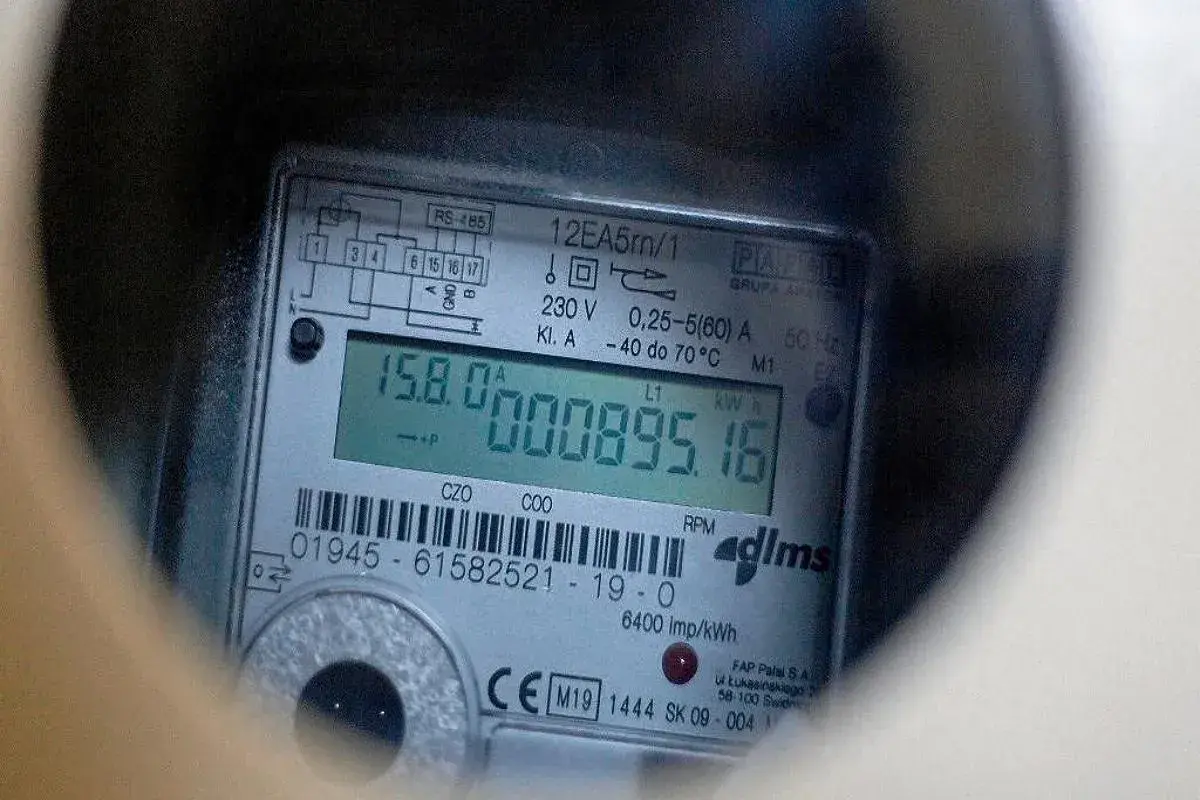Cyfrowy licznik prądu PGE pokazuje 895,16 kWh. Jak odczytać licznik prądu PGE? To proste, odczyt jest widoczny na wyświetlaczu.