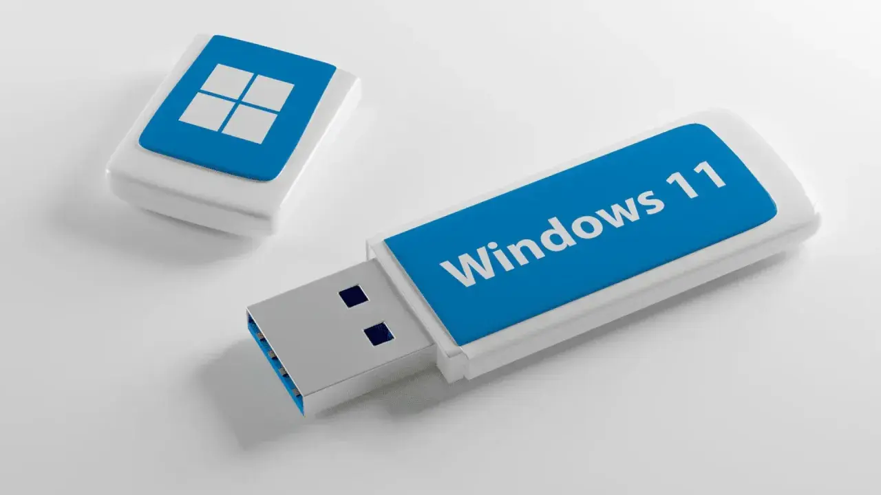 Dwa pendrive'y z logo Windows 11 na białym tle.
