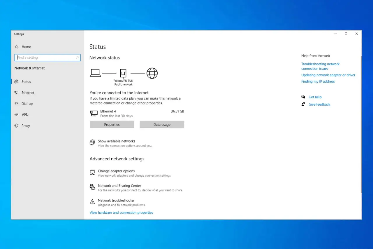 Laptop nie widzi wifi. Na ekranie ustawień sieciowych widać status połączenia przez Ethernet, ale brakuje opcji Wi-Fi.