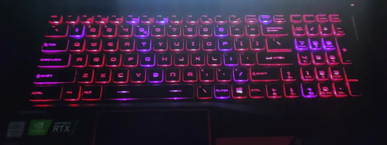 Klawiatura gamingowa z podświetleniem RGB. Dowiedz się, jak zmienić kolor klawiatury, aby dopasować go do swojego nastroju lub stylu gry.