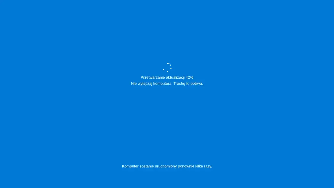 Asystent aktualizacji Windows 10 przetwarza aktualizację (42%). Komputer uruchomi się ponownie.
