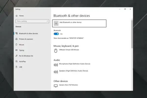 Ustawienia Bluetooth w Windows 10: włączony przełącznik Bluetooth, widoczna opcja dodania urządzenia.